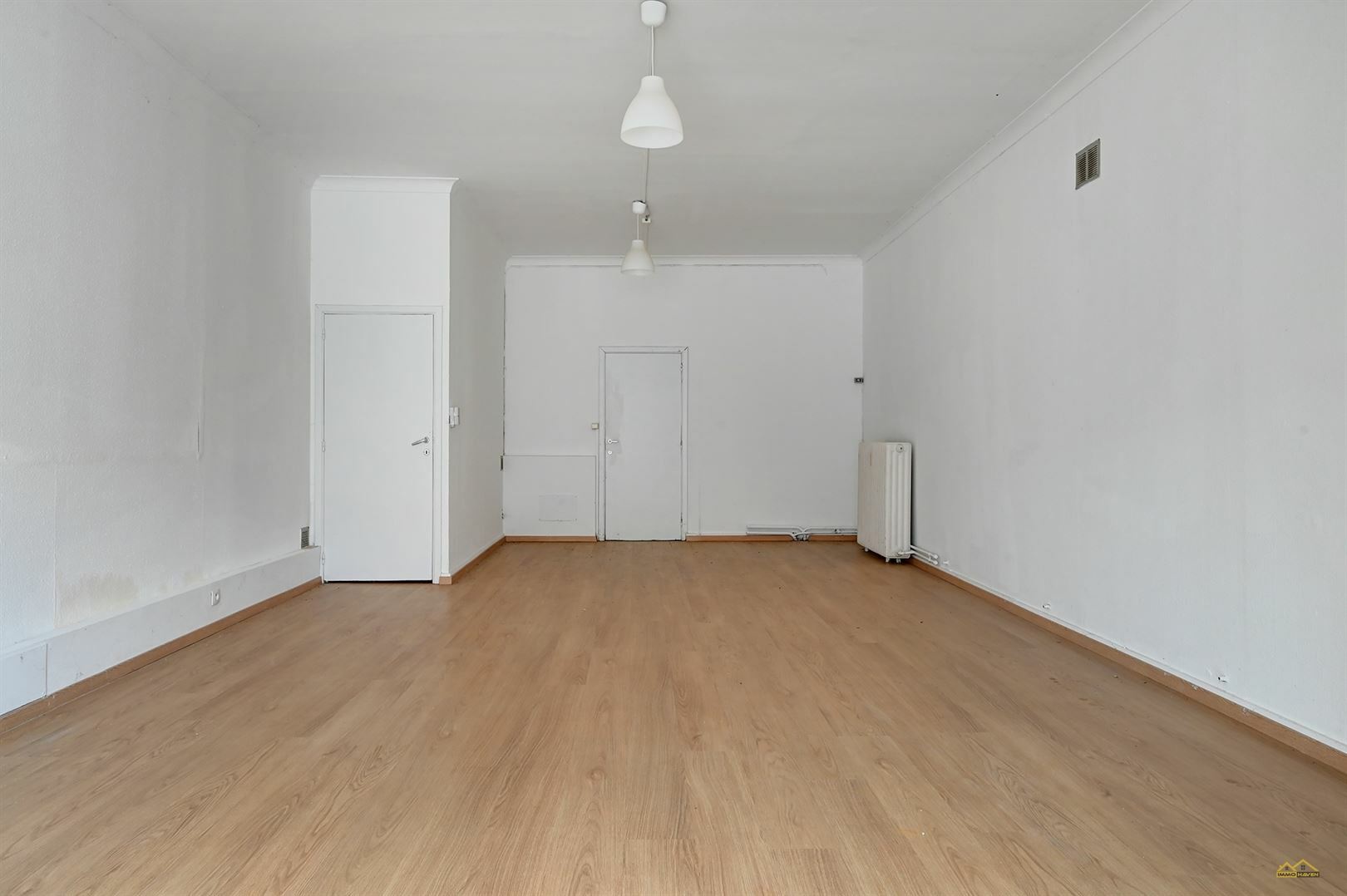 Handelspand met woonst te koop in SINT-TRUIDEN