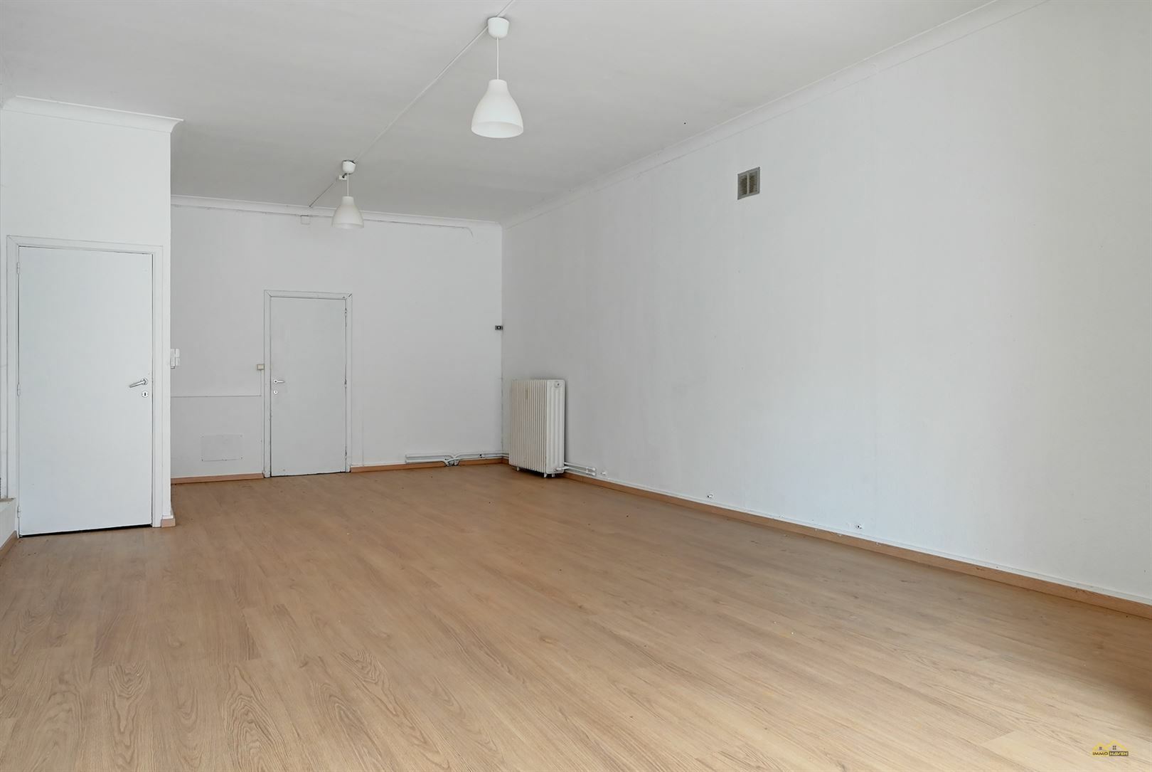 Handelspand met woonst te koop in SINT-TRUIDEN