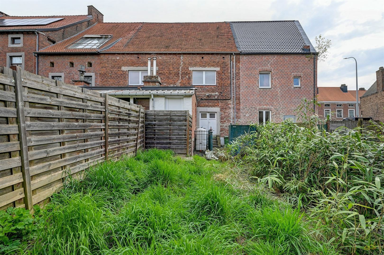 Handelspand met woonst te koop in SINT-TRUIDEN