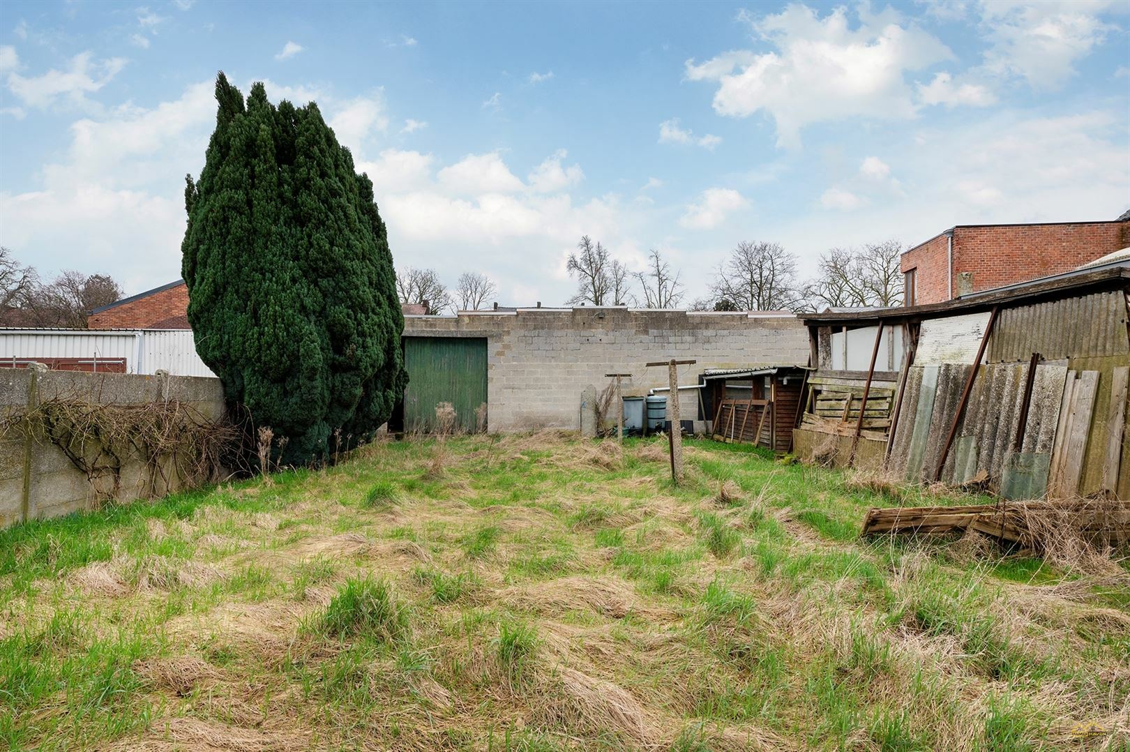 Handelspand met woonst te koop in SINT-TRUIDEN